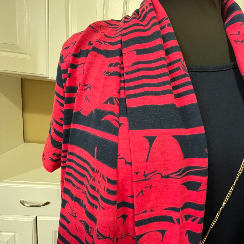 Carolyn Taylor Printed Short Sleeve W/ 2 Fer Solid Insert Top & Necklace… - Picture 10 of 14